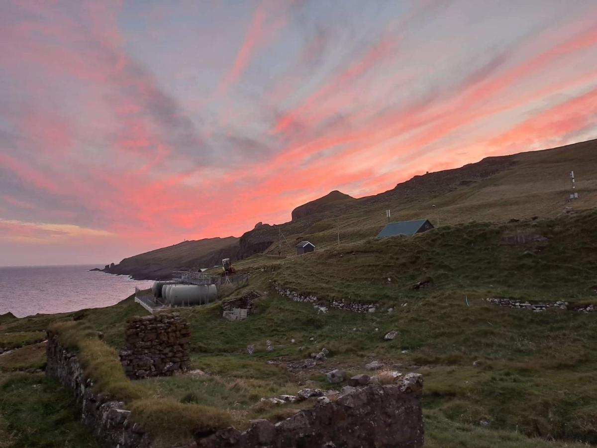 The Old House Close To The Ferry To MykinesSørvágur エクステリア 写真